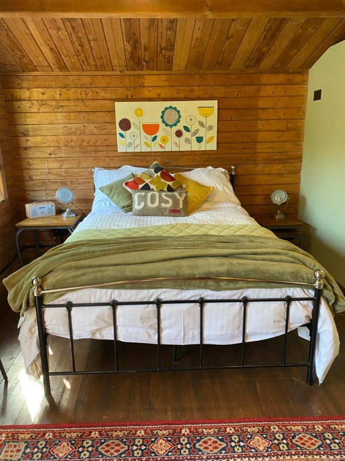 Shrublands Garden Cabin Bed & Breakfast Colchester Dış mekan fotoğraf